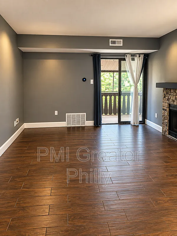 2 bed, 2.0 bath, 1270 sqft, $1,800 — Photo 4