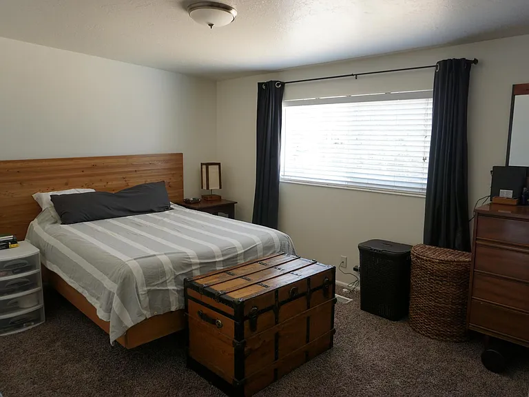 1383 E McCormick Way — Photo 6