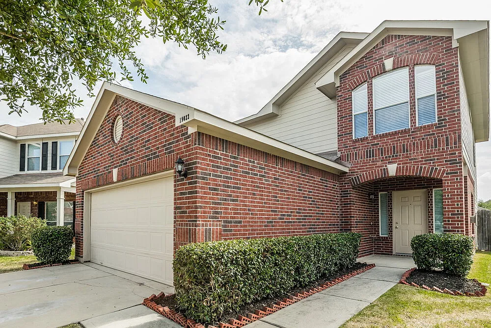 3 bed, 2.5 bath, 1850 sqft, $1,985 — Photo 2