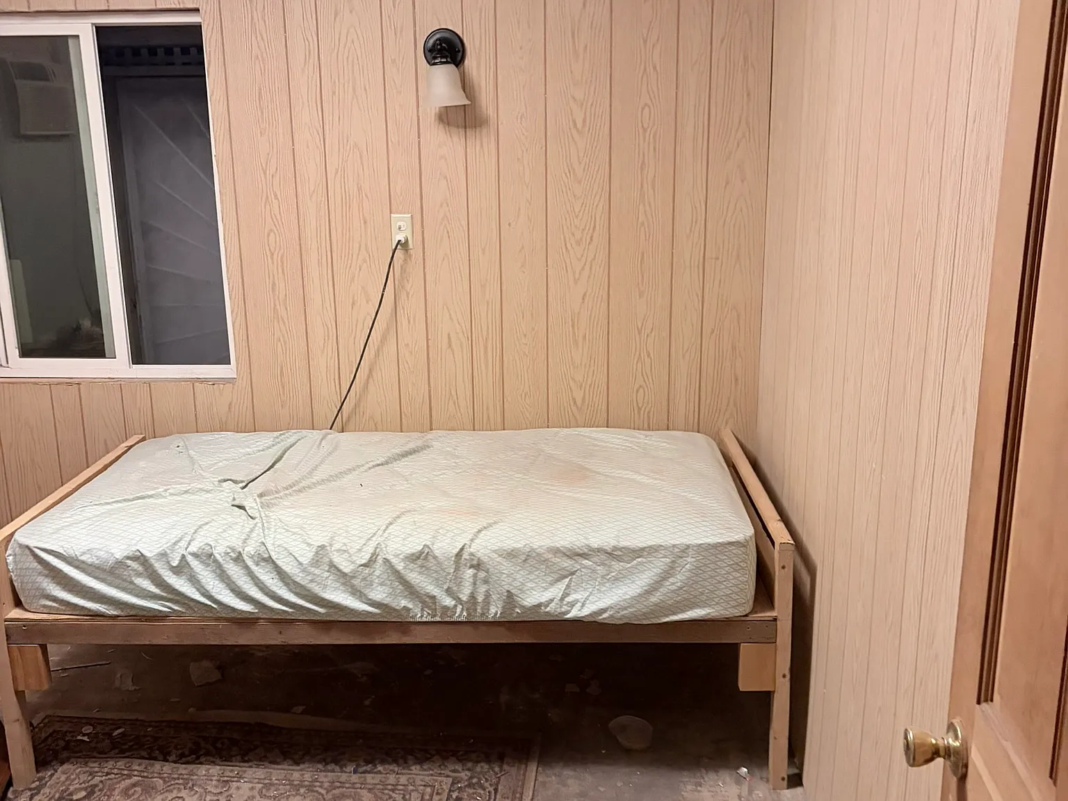 3 bed, 1000 sqft, $650 — Photo 1