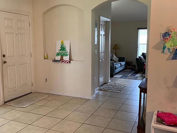 4th image of 18 Red Clover Ln