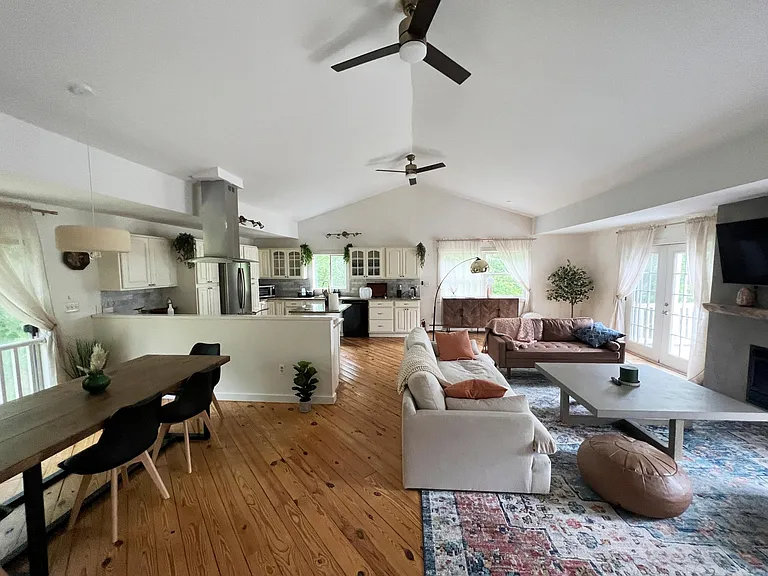 124 Hill Rd — Photo 1