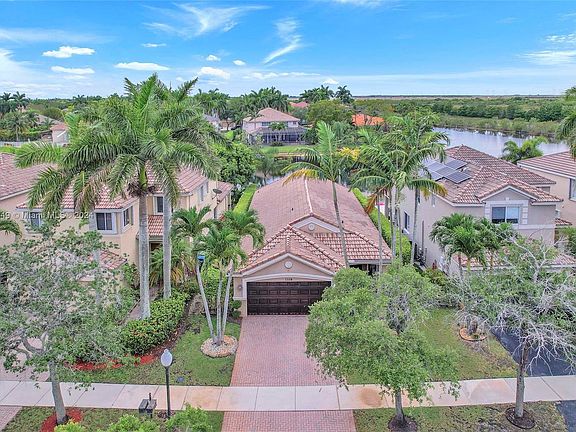 4th image of 1338 Canary Island Dr