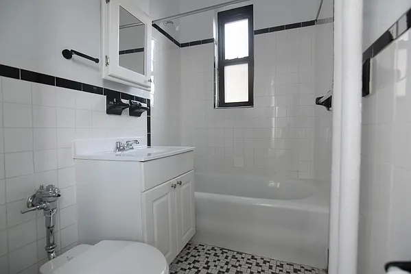 Rented by Zuz Realty | media 9