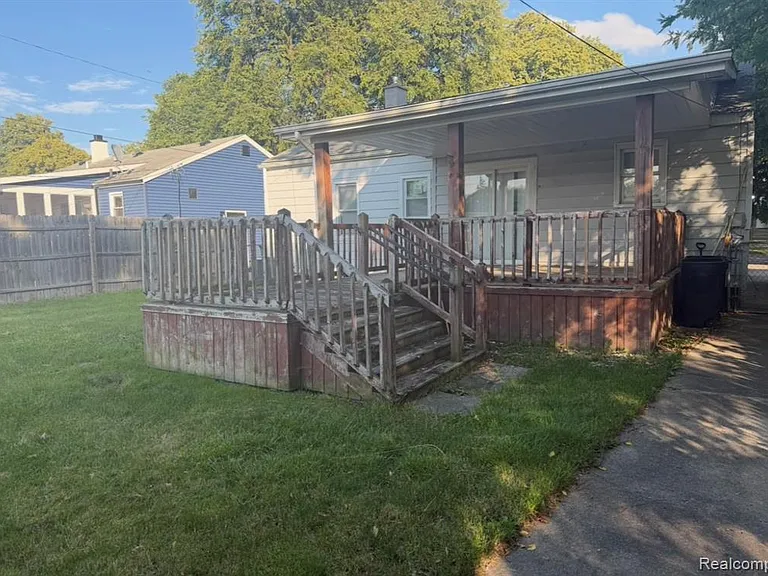 1436 Berrywood Ln — Photo 9