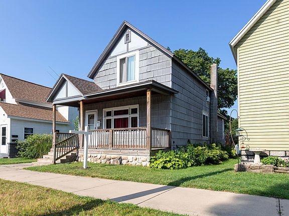 3rd image of 1125 Tamarack Ave NW