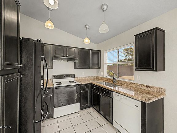 4th image of 297 W WASHINGTON Avenue