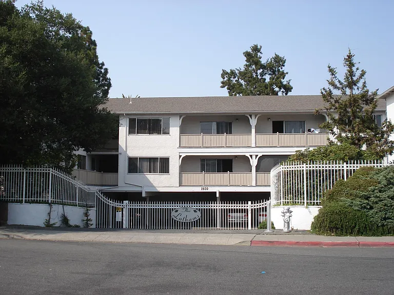 1920 Latham St #15 — Photo 29
