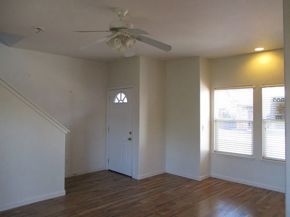2 bed, 1.5 bath, 1027 sqft, $2,350 — Photo 2
