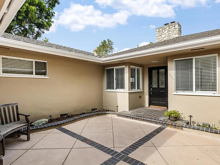 1660 S Oak Knoll Ave — Photo 3