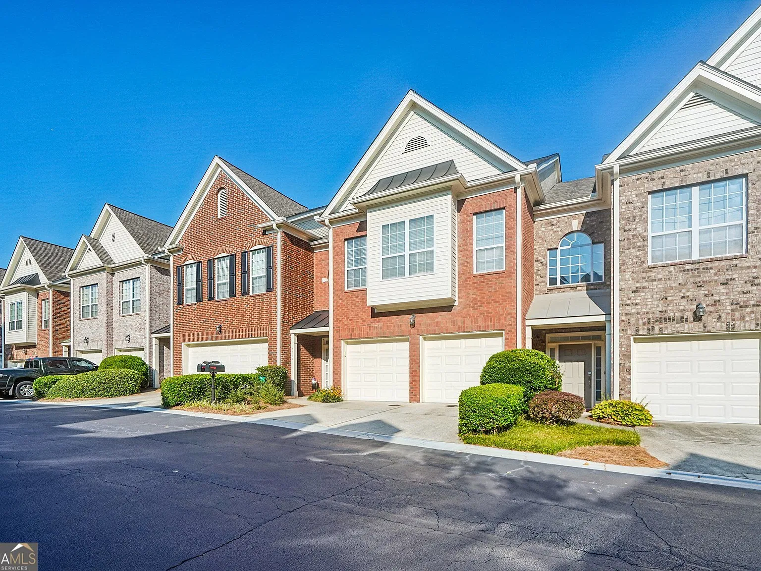 3 bed, 2.5 bath, 2094 sqft, $2,700 — Photo 2