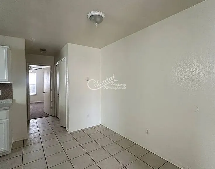 2806 Leroy Cir #B — Photo 6