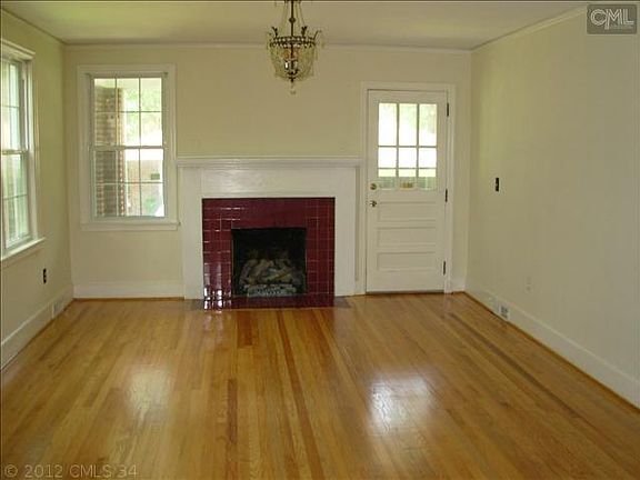 4th image of 621 Deerwood St