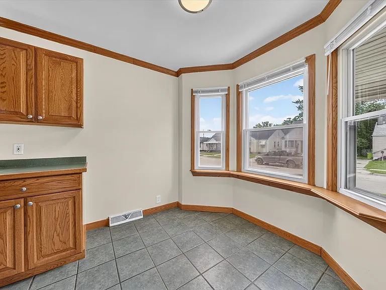 2090 Cicotte Ave — Photo 10