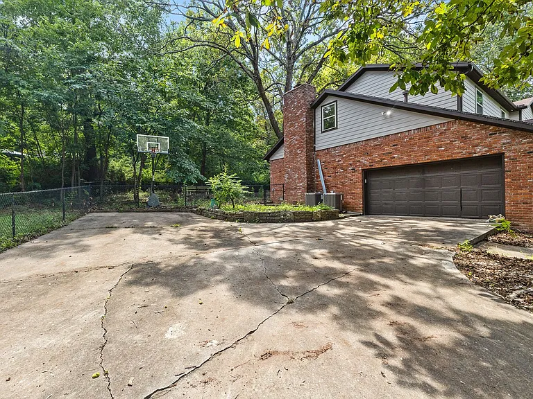 2825 E Inwood Ln — Photo 28