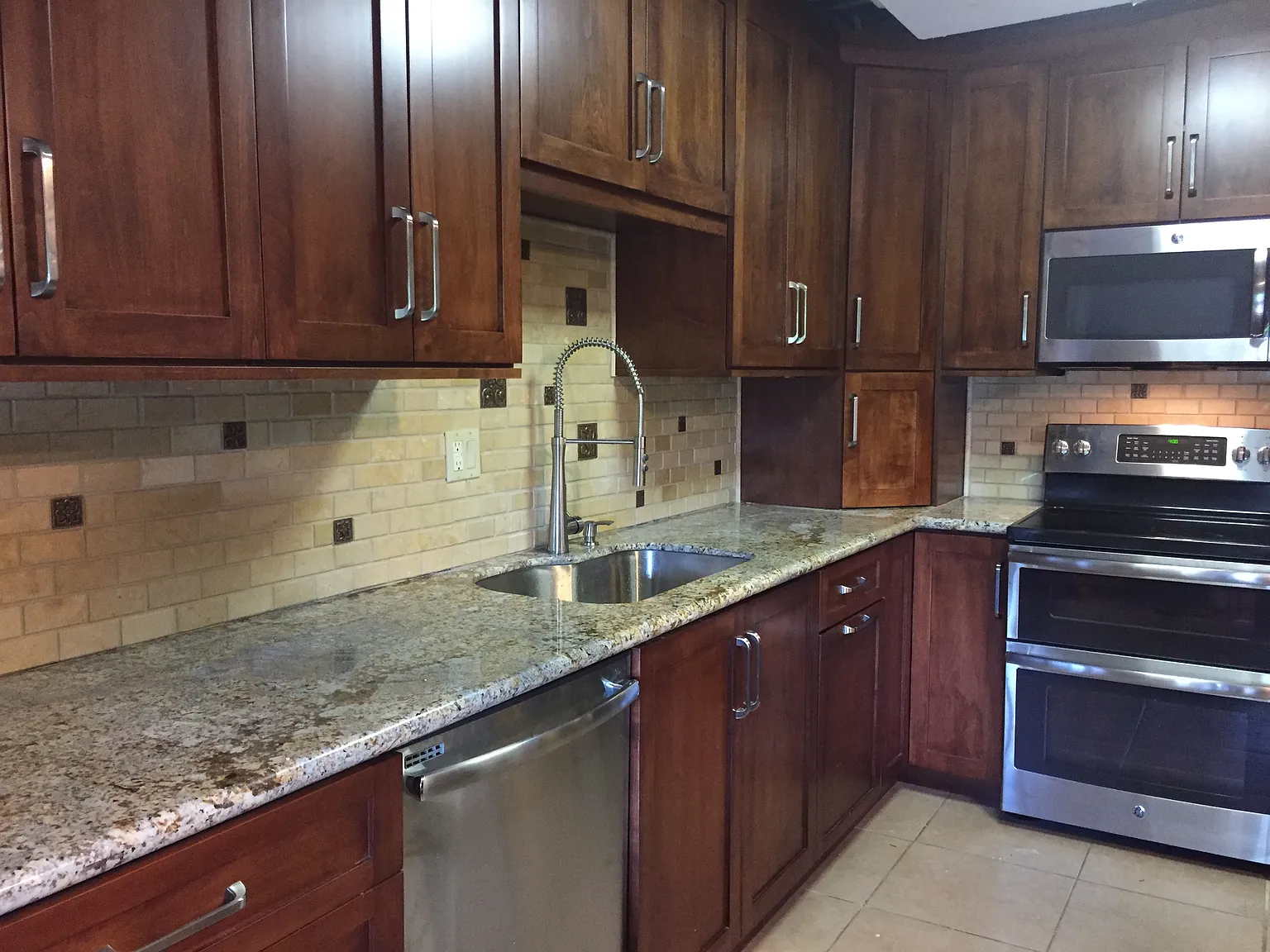 2 bed, 1.5 bath, 1009 sqft, $1,990 — Photo 1