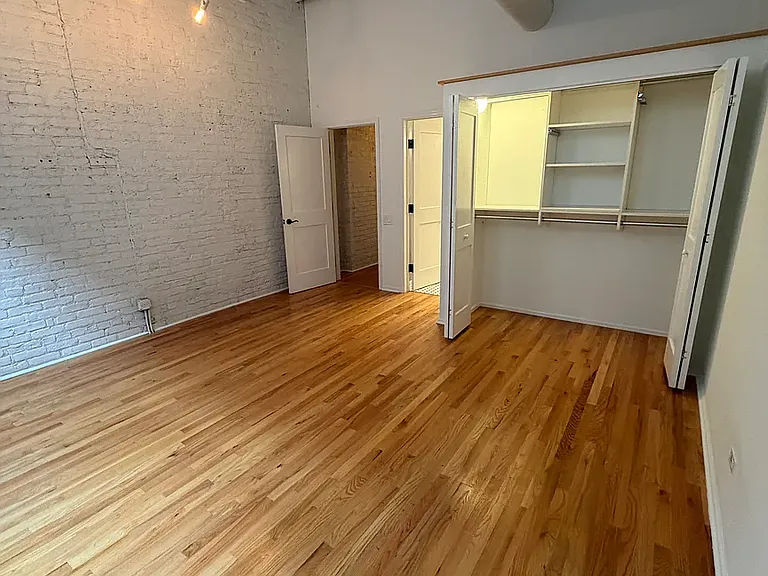 312 N May St #4H — Photo 9