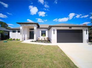 3014 6th St W, Lehigh Acres, FL 33971