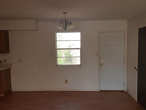 4th image of 5024 Avenida Del Sol