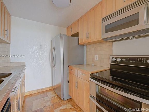3rd image of 2350 NE 135th St APT 1502