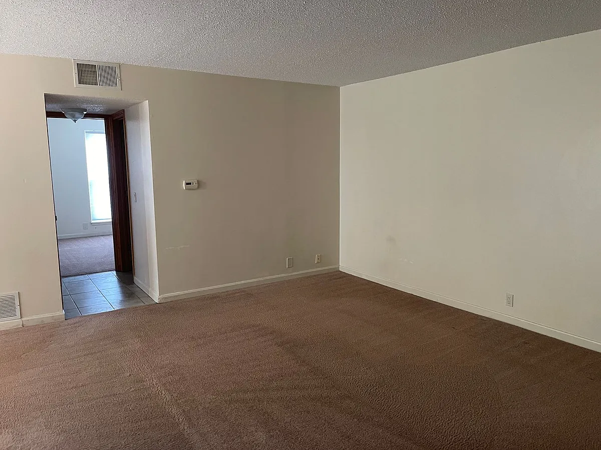 Building Photo - 709 Dondee Dr #2