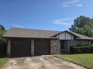 663 W Perry Dr, Mustang, OK 73064