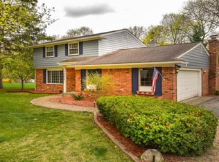 1334 Winchcombe Dr, Bloomfield Hills, MI 48304