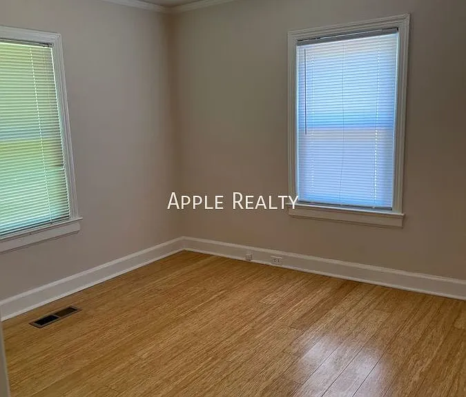 2219 Charlotte St — Photo 7