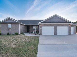 1604 E Bell Ford Dr, Seymour, IN 47274