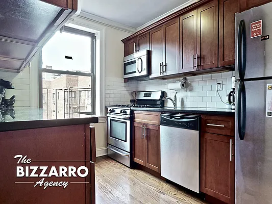 Sold by Bizzarro Agency | media 1