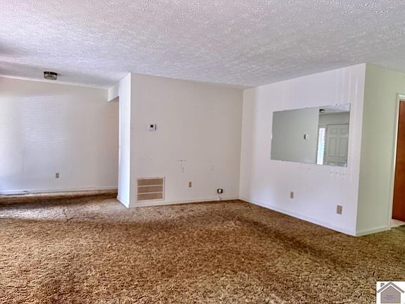 4th image of 110 Hospital St
