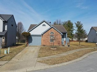 286 Lake Point Cir, Greenwood, IN 46142