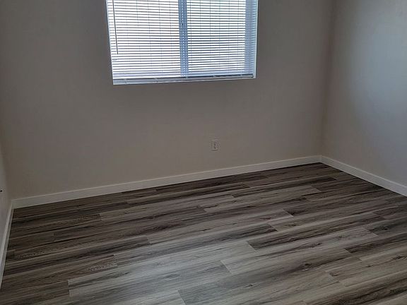 5th image of 546 NE Larch Ave
