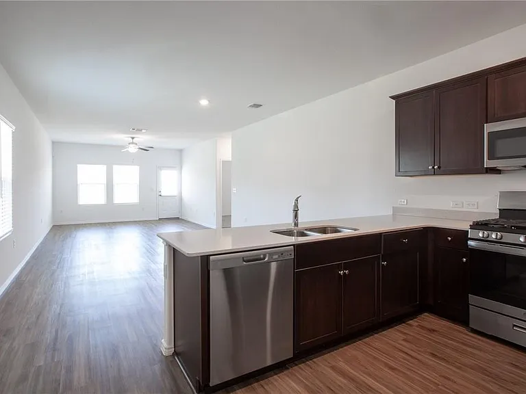 15302 Grenadine Bloom Cv — Photo 3
