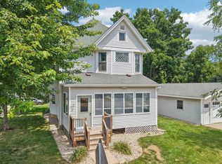 201 E 3rd St, Waunakee, WI 53597