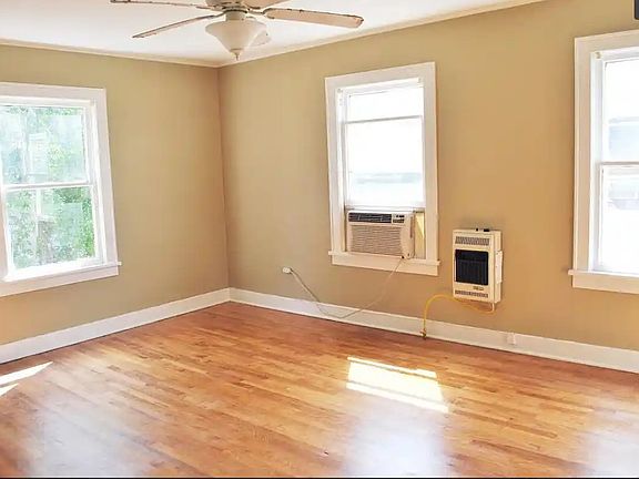 4th image of 834 Wilkinson St