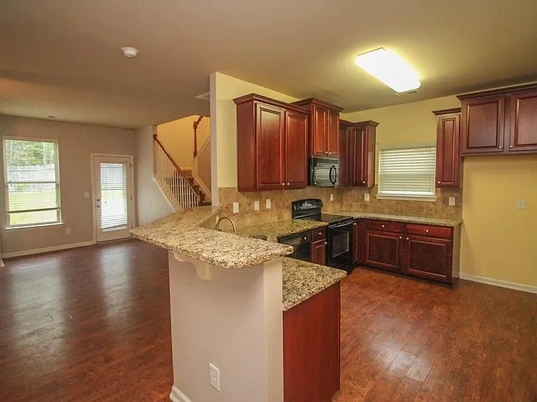 458 Lory Ln — Photo 9