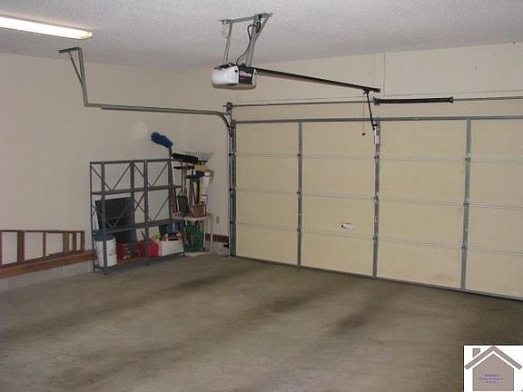 3rd image of 91 Deborah Lee Dr