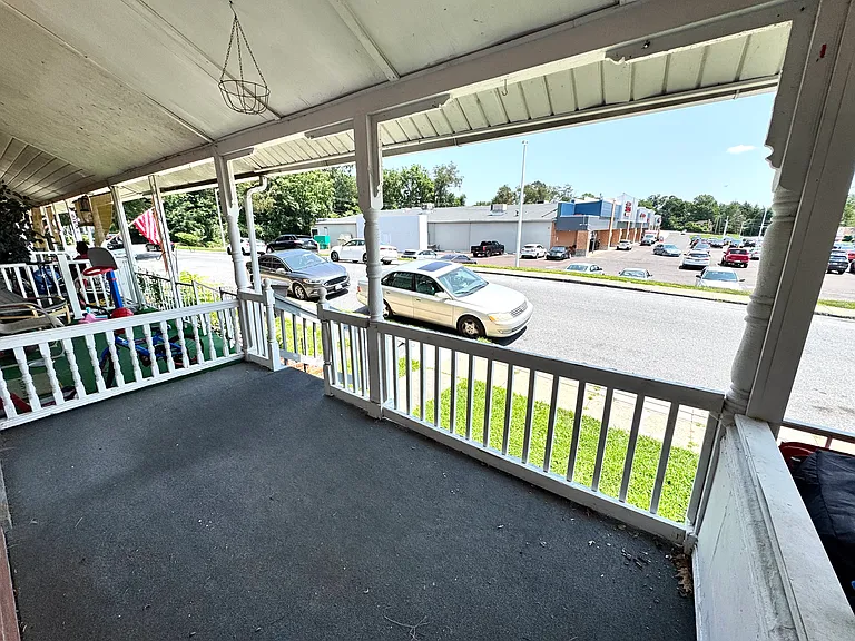 1016 Hill St — Photo 3