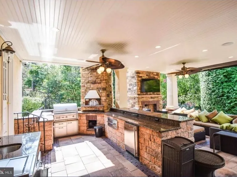 Fairway Dr — Photo 34