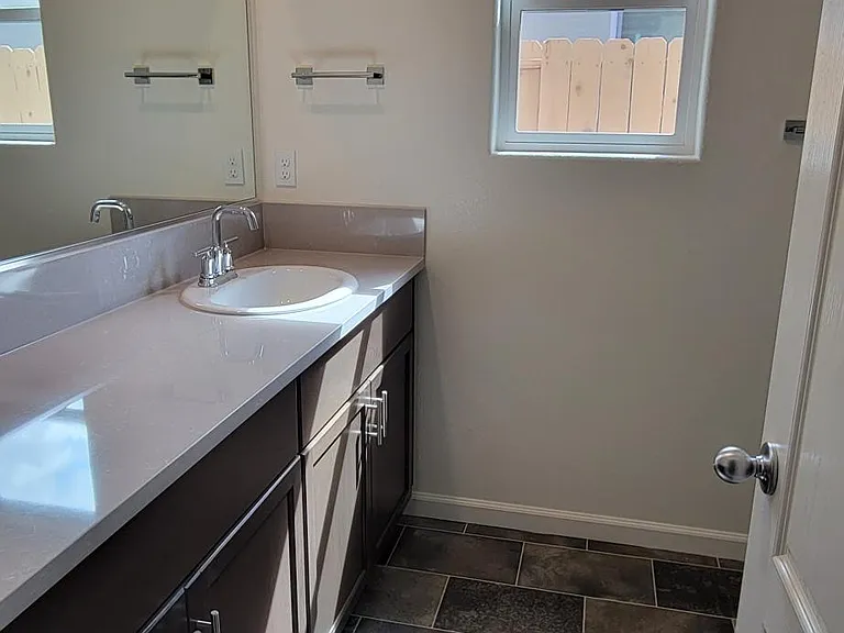 Full Bathroom 1