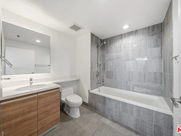 3785 Wilshire Blvd #1607 — Photo 20