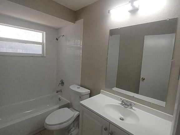 5th image of 3194 Green Acres Ave Unit A