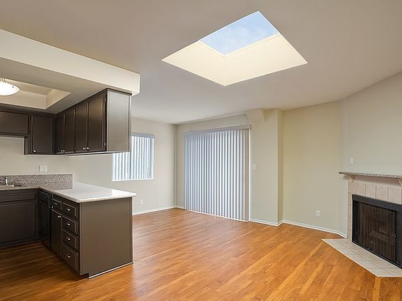 3rd image of 3974 Moore St APT 204