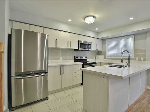 3rd image of 2441 Greenwich Dr #125