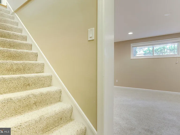 4894 Williamsburg Blvd — Photo 30