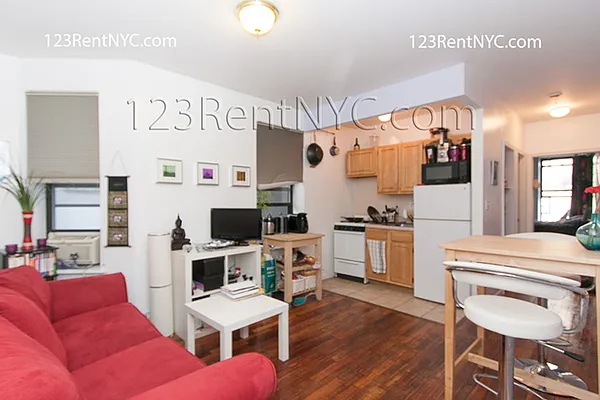 Rented by Chartwell Manhattan Realty | media 1