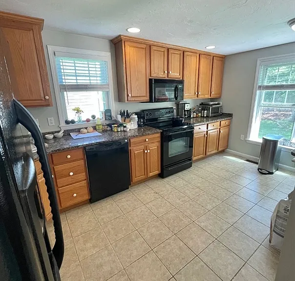 7 Newbury Dr #- — Photo 2
