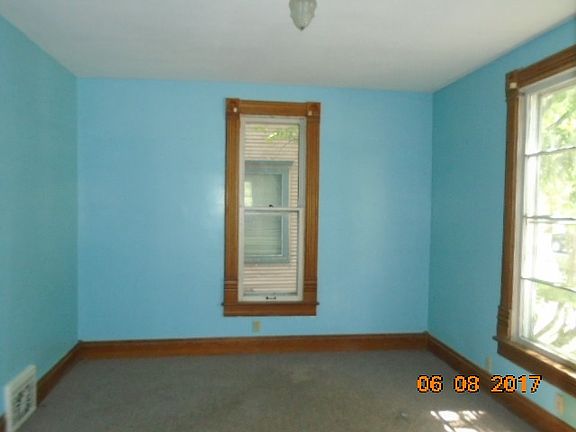 2nd image of 694 W Lexington Ave