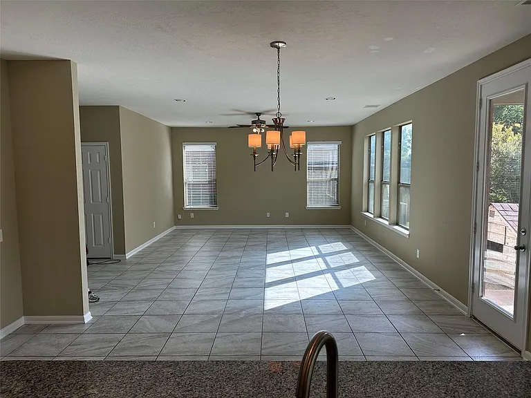 2606 Riverhollow Ln — Photo 9